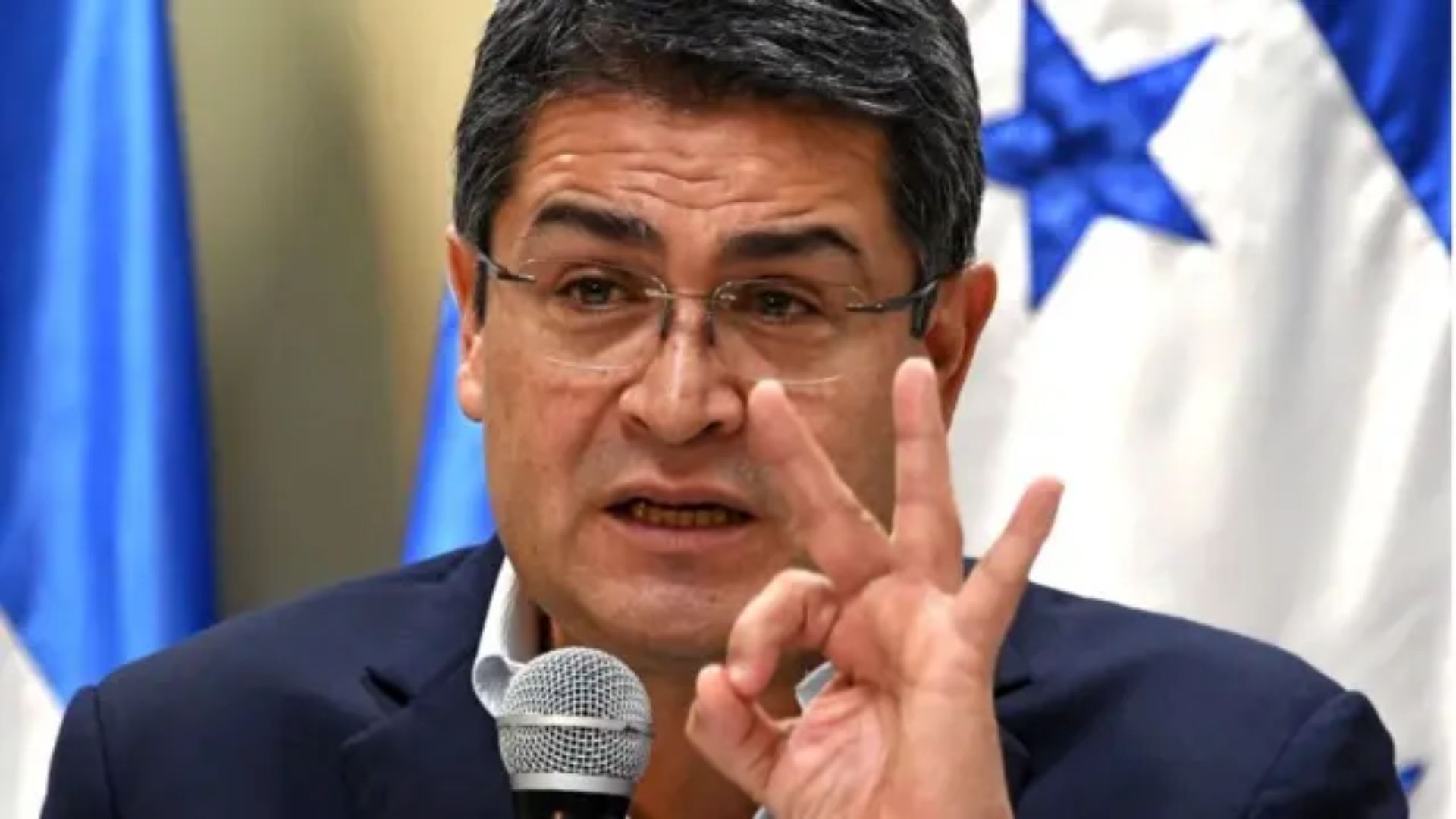 Juan Orlando Hernández no recibió sobornos, reitera la defensa