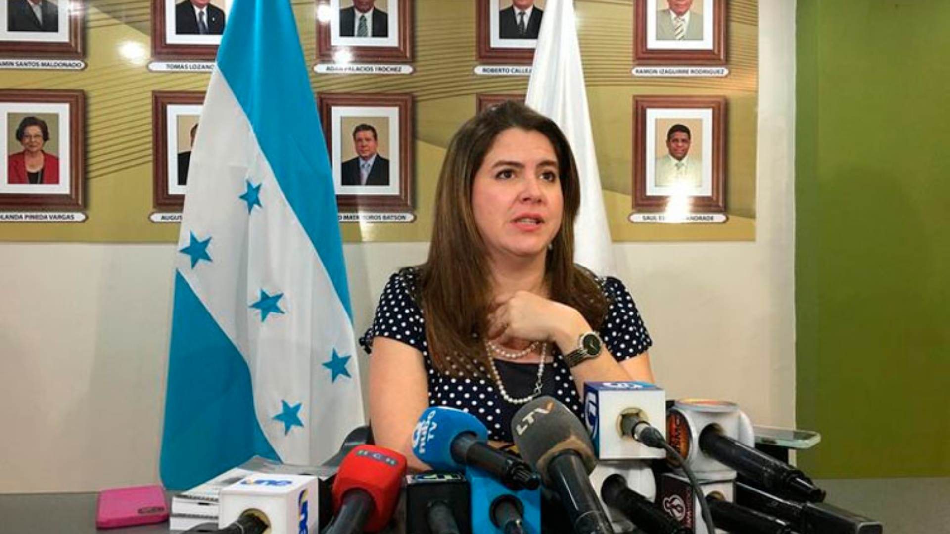 Partidos políticos continúan viendo fantasmas, según Cossette López